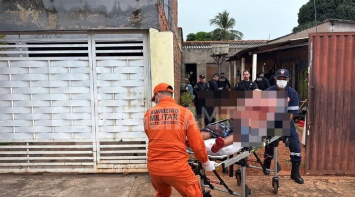 Mulher é morta a facadas dentro de casa; marido é suspeito e