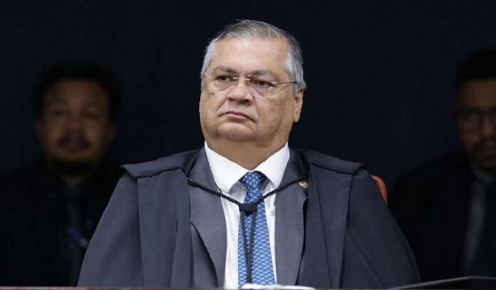 Flávio Dino decide que juízes não poderão mais ser punidos com aposentadoria compulsória