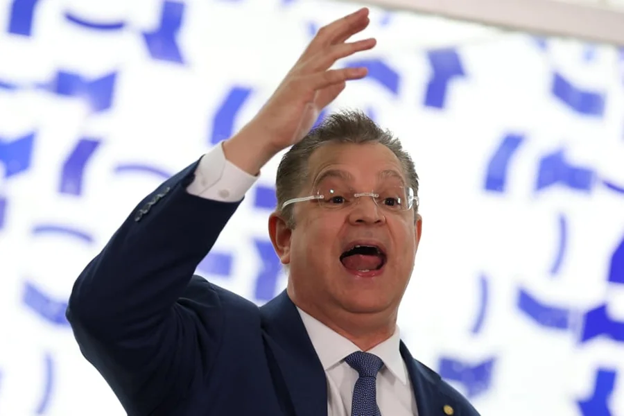 Justiça proíbe visita de representante estrangeiro a bolsonaro