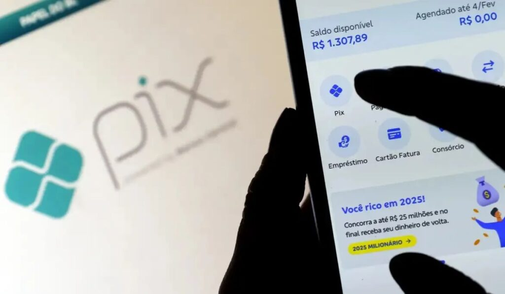 Vírus PixRevolution invade celulares e pode roubar dinheiro 