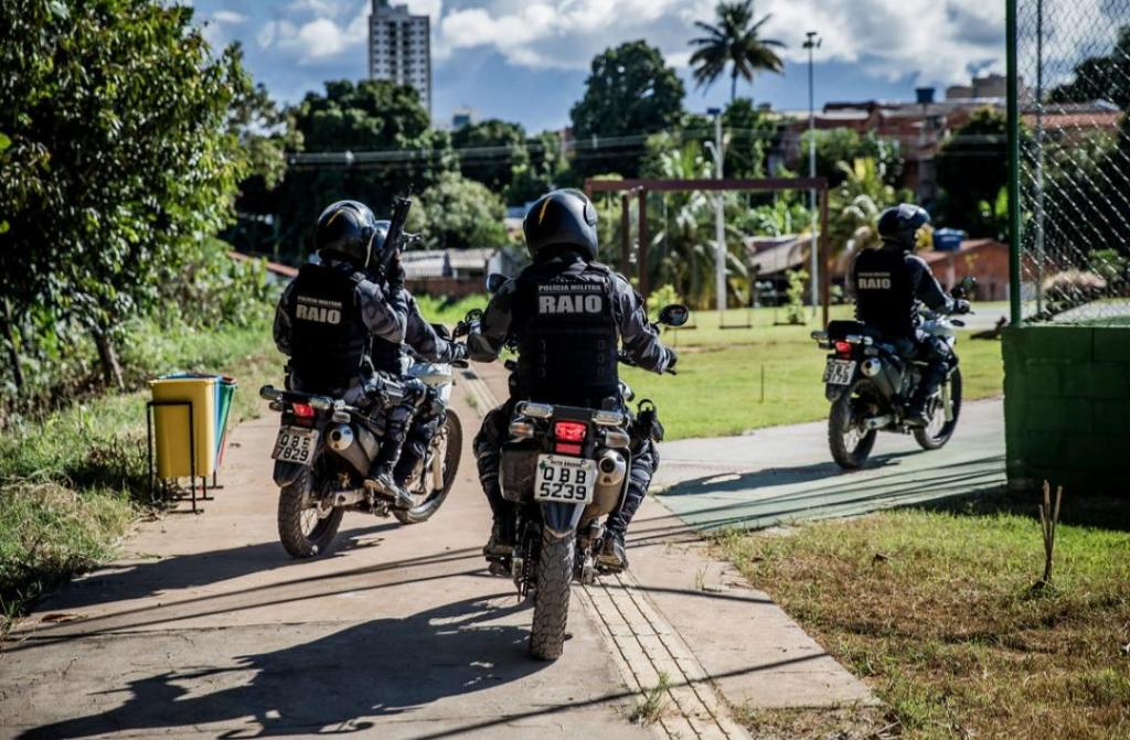 Sargento da reserva é socorrido após disparo dentro de quart