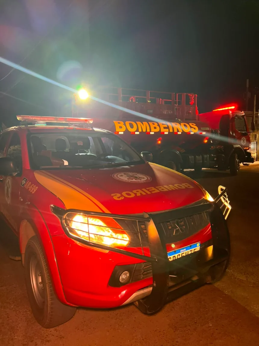 Incêndio atinge baterias de torre de internet em Lucas do Ri