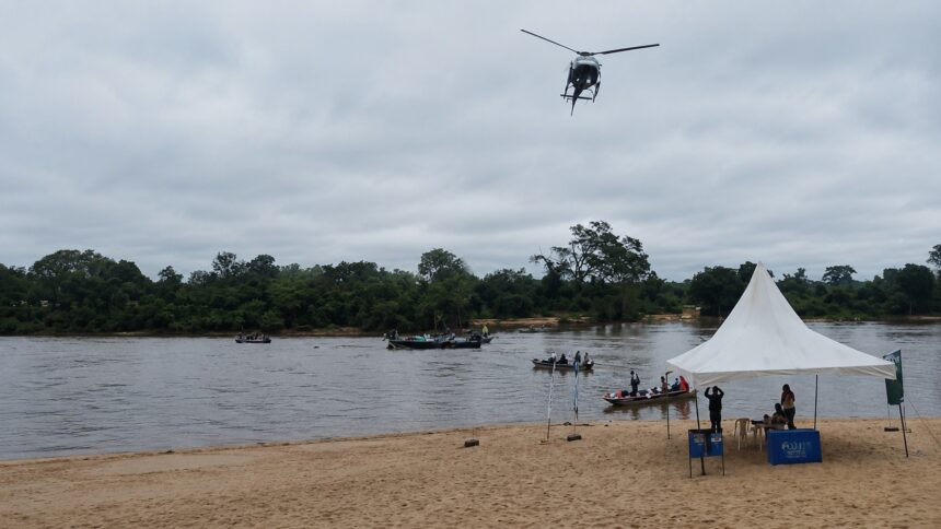 Embarcação da Marinha afunda durante largada do FIPe em Cáce